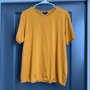 Men's roll hem tee in bright yellow Size M